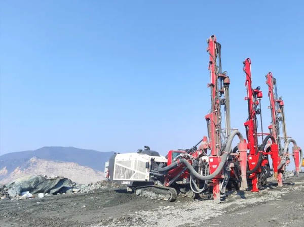 硬巖起舞：LGMRT SDC170潛孔鉆車(chē)助力遼寧鐵礦高效開(kāi)采